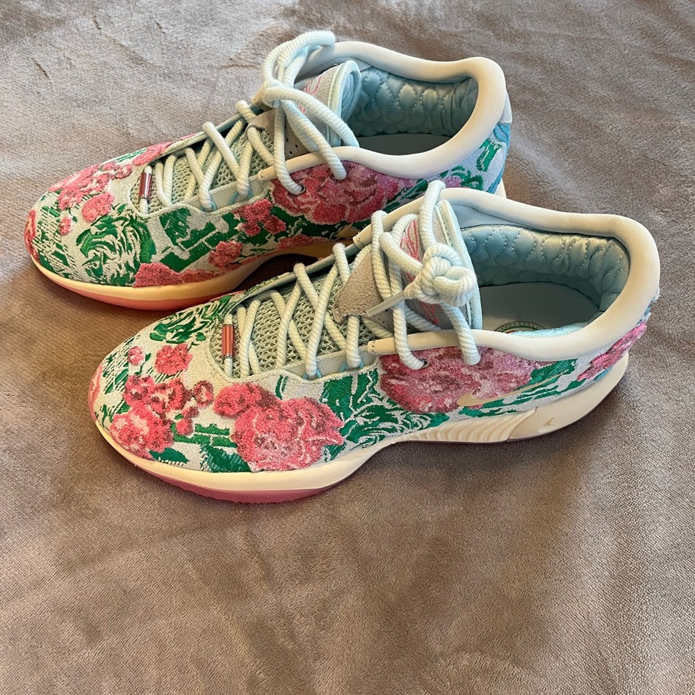 brand new men’s 11.5 Lebron XXI pink and green flower